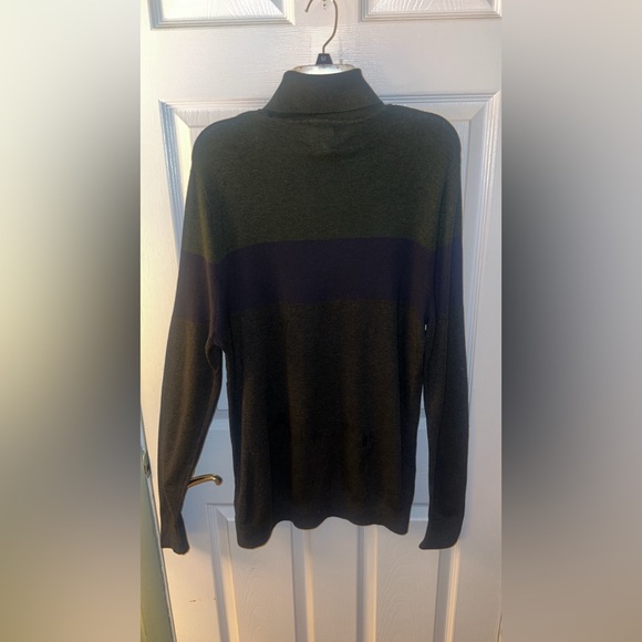 NEVER WORN - Fine Knit Turtle Neck Sweater - Picture 6 of 6